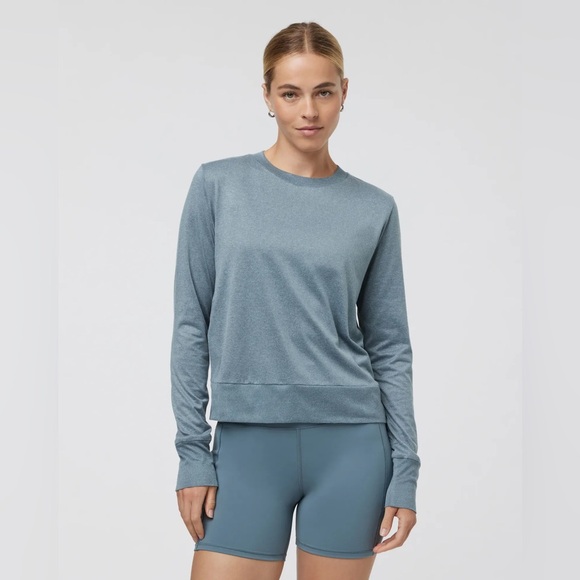 VUORI WOMEN'S DAYDREAM CREW AND JOGGER SET SMOKE BLUE SMALL - Picture 9 of 16